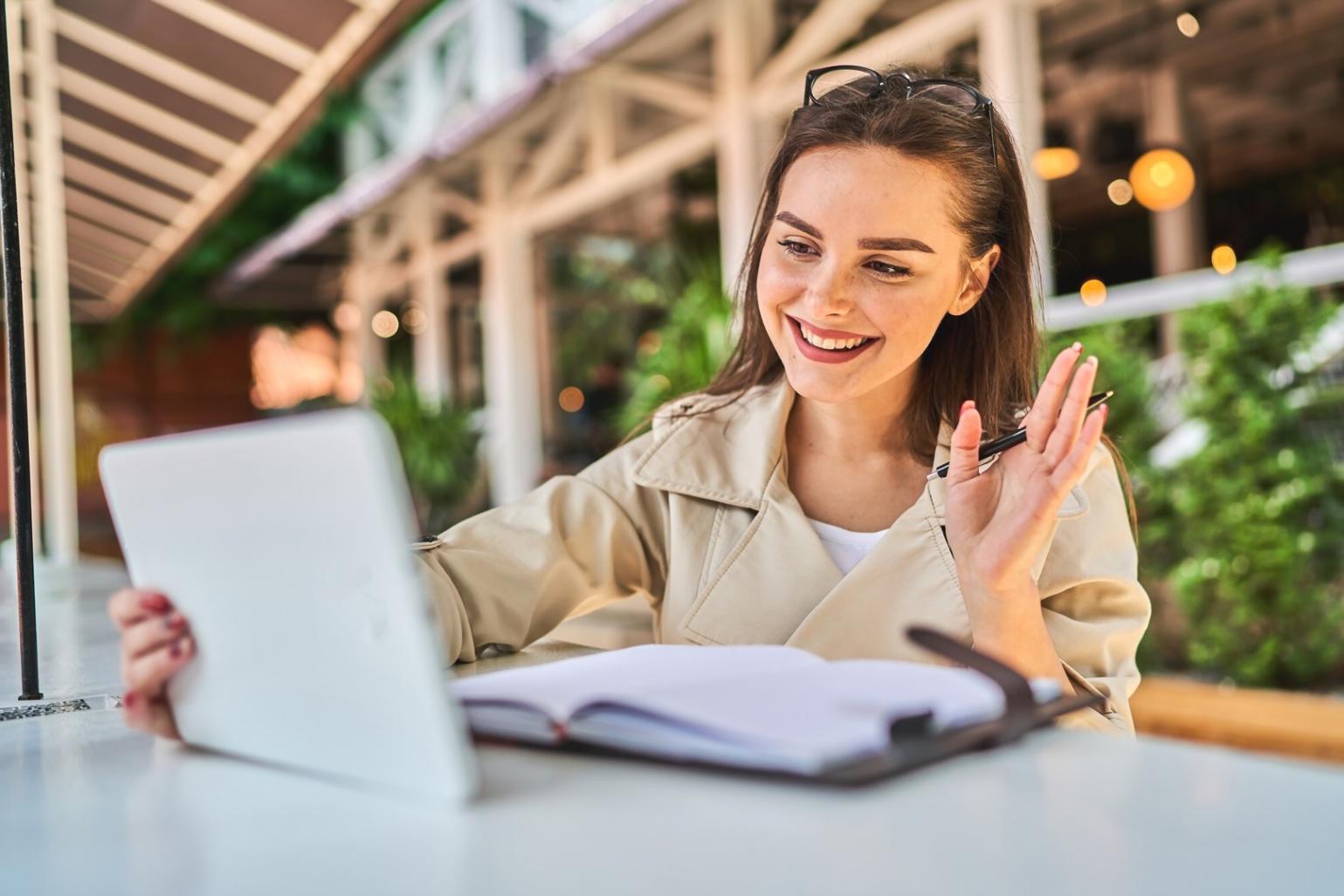 Atelier d'éducation financière avec des participants engagés